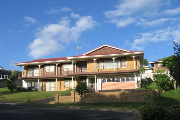 Photo of property in 4 Mosman Place, Chatswood, Auckland, 0626