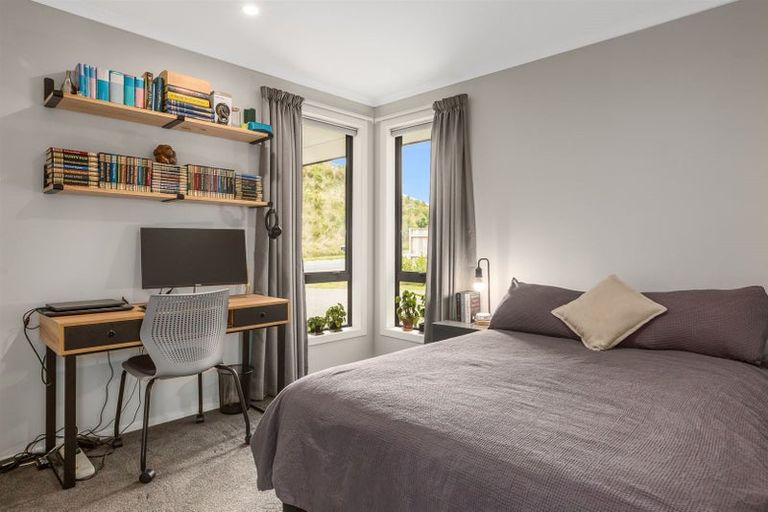 Photo of property in 25 Queen Charlotte Drive, Aotea, Porirua, 5024