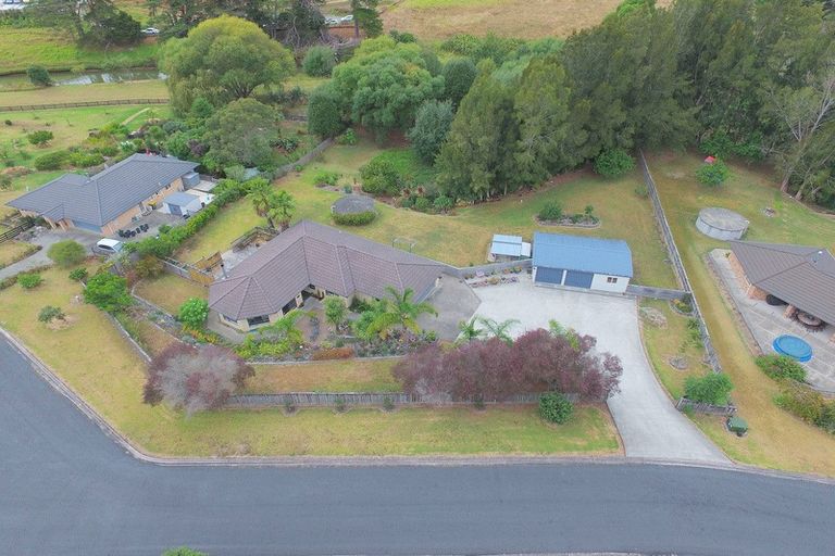 Photo of property in 8 Puhoi Close, Puhoi, Warkworth, 0994