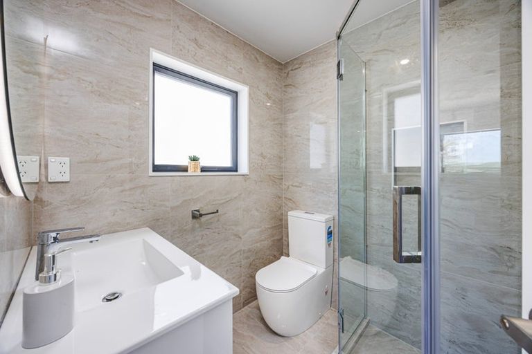 Photo of property in 16e Friesian Drive, Mangere, Auckland, 2022