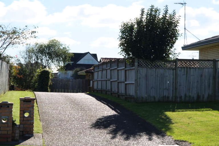 Photo of property in 3 John Lister Close, Golflands, Auckland, 2013