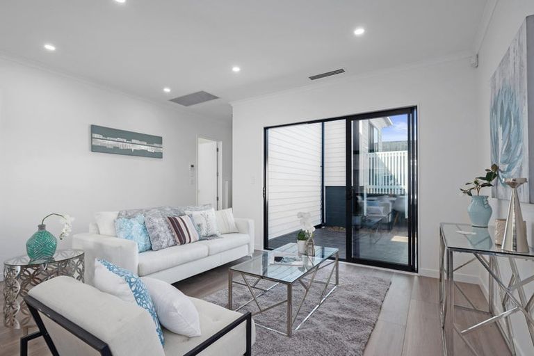 Photo of property in 52 Whakairo Crescent, Gulf Harbour, Whangaparaoa, 0930