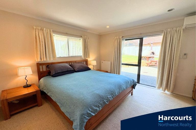 Photo of property in 20 Reybert Place, Massey, Auckland, 0614