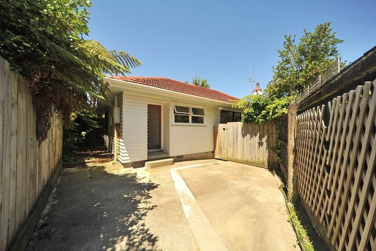 Photo of property in 20 Lyndhurst Road, Tawa, Wellington, 5028