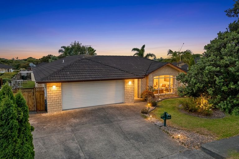 Photo of property in 35 Croftview Road, Wattle Downs, Auckland, 2103