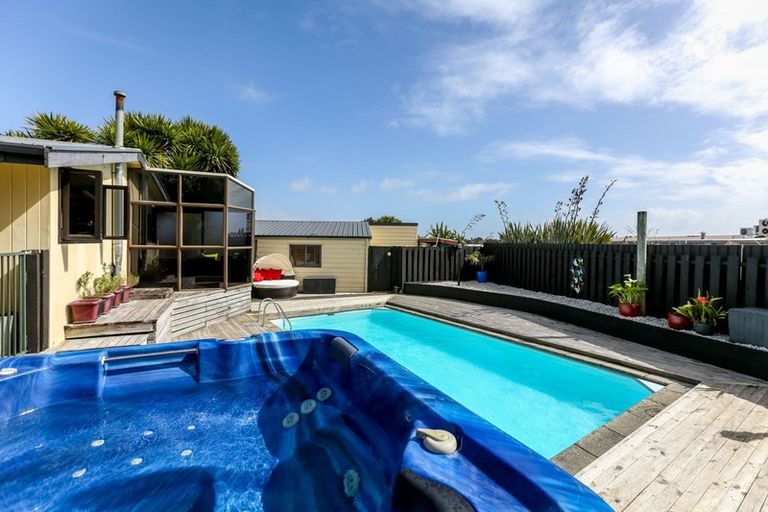 Photo of property in 17 Oleander Place, Bell Block, New Plymouth, 4312