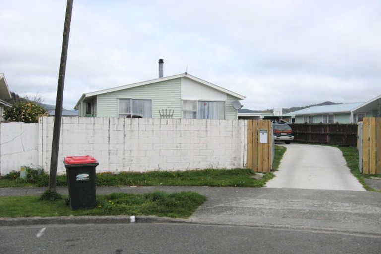 Photo of property in 26 Dewsbury Grove, Wainuiomata, Lower Hutt, 5014