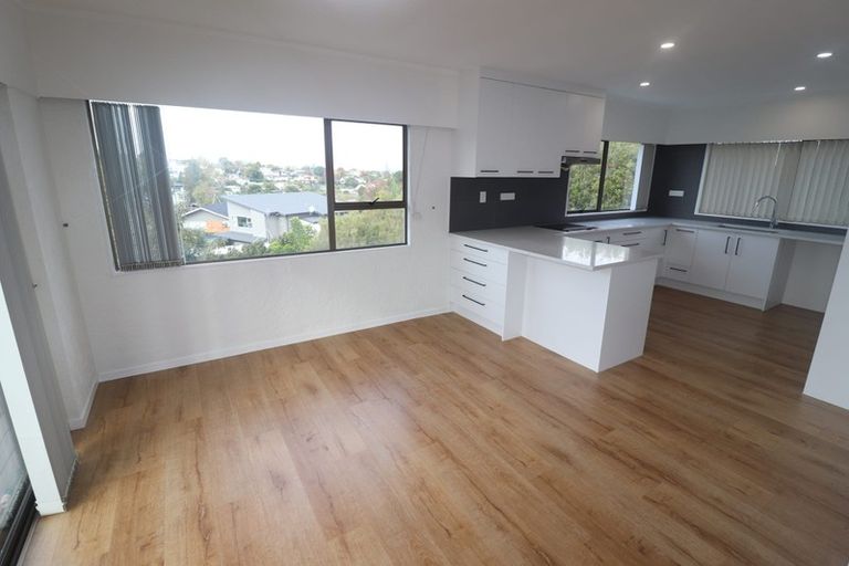 Photo of property in 2/177 Forrest Hill Road, Forrest Hill, Auckland, 0620