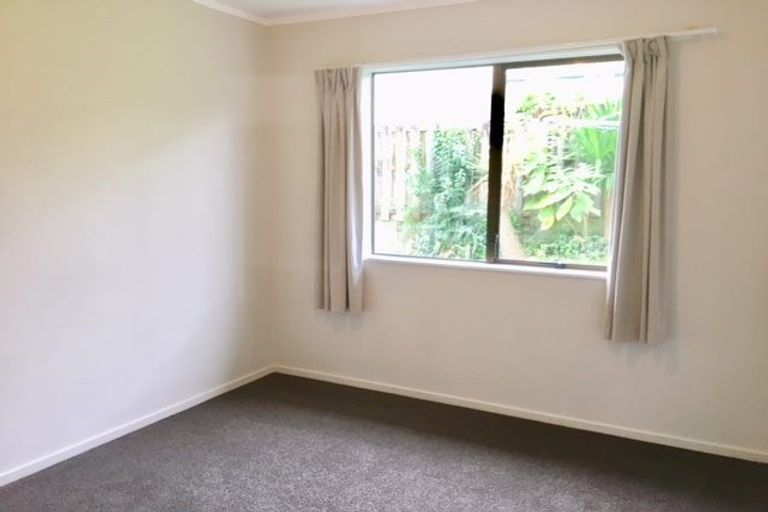 Photo of property in 2/13 Everglade Drive, Goodwood Heights, Auckland, 2105