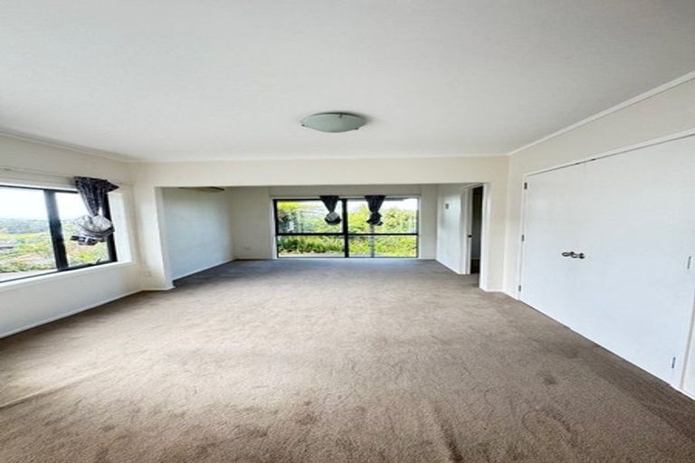 Photo of property in 6 Shearwater Rise, Rothesay Bay, Auckland, 0630