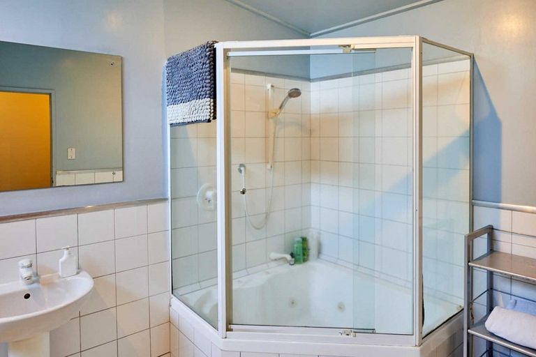 Photo of property in 30 Ferry Road, Days Bay, Lower Hutt, 5013