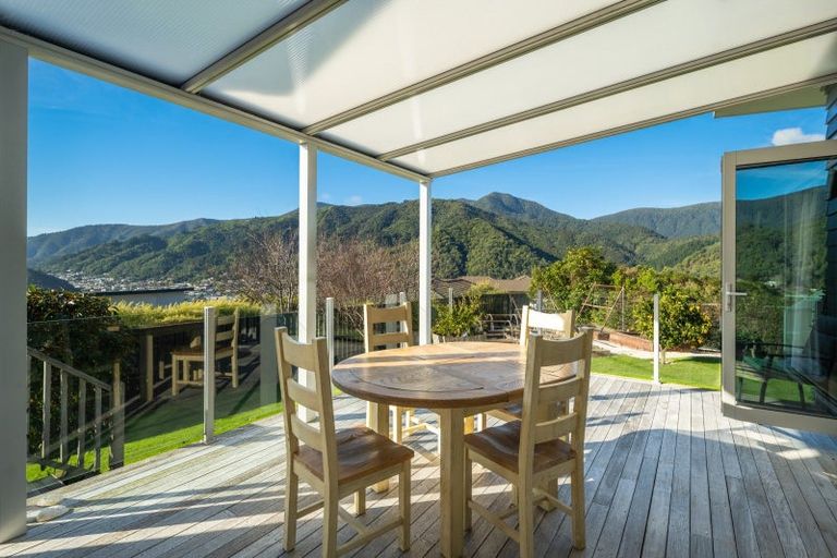 Photo of property in 33 Harbour View Heights, Picton, 7220