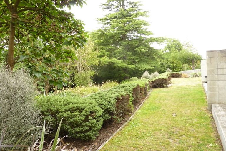 Photo of property in 17a Athol Terrace, Upper Riccarton, Christchurch, 8041
