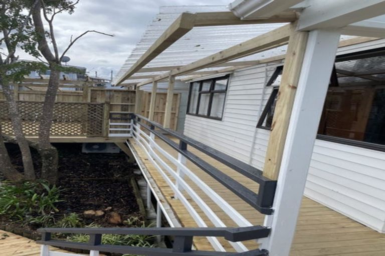 Photo of property in 166 Carlisle Road, Northcross, Auckland, 0632