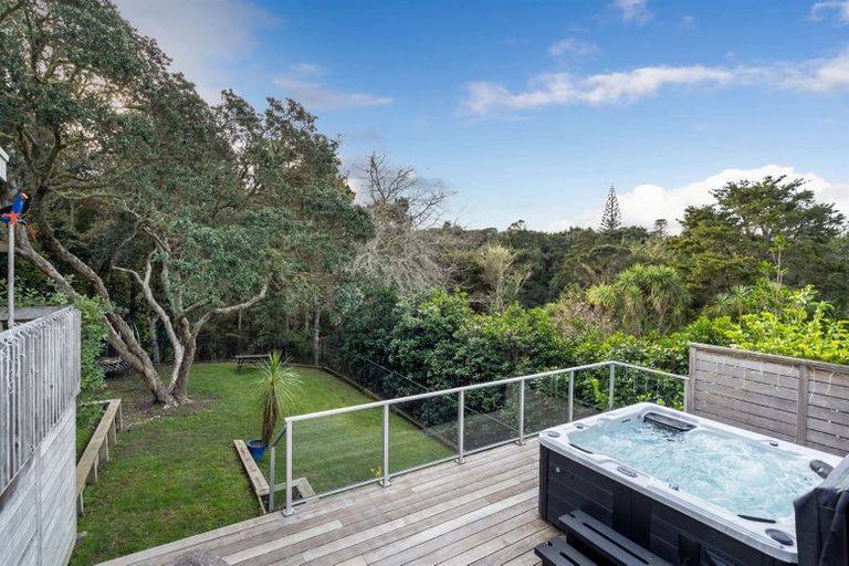 Photo of property in 32 Le Roy Terrace, Birkenhead, Auckland, 0626