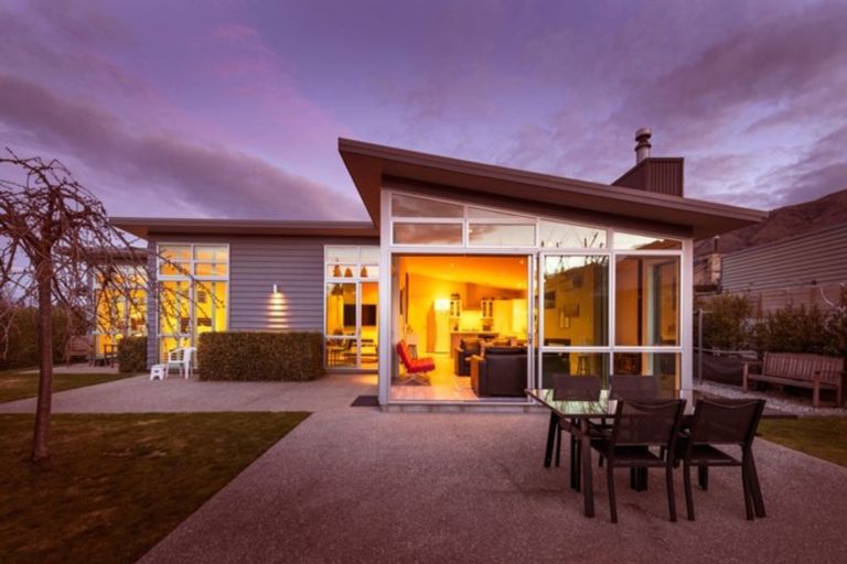 Photo of property in 8a Parkhill Avenue, Wanaka, 9305