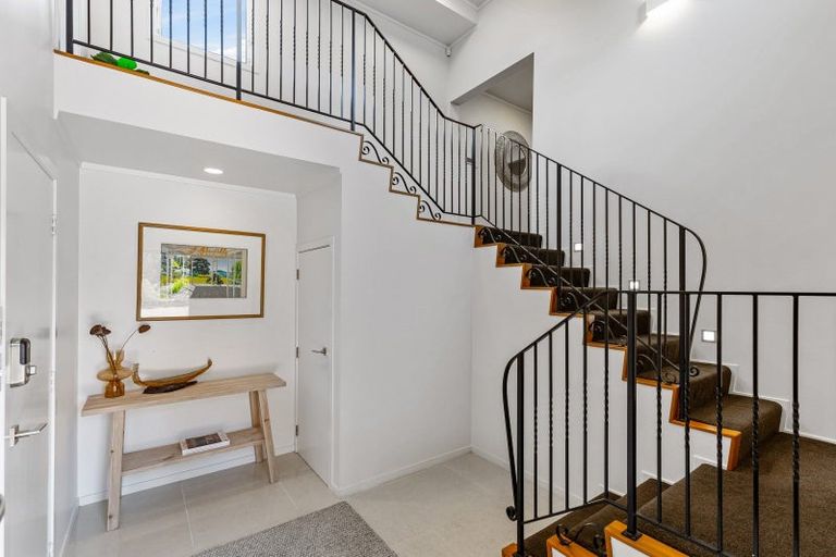 Photo of property in 10 Emily Lane, Greenhithe, Auckland, 0632