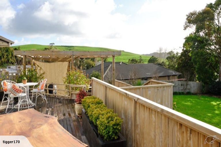 Photo of property in 4 Gavinike Place, Waimauku, 0812