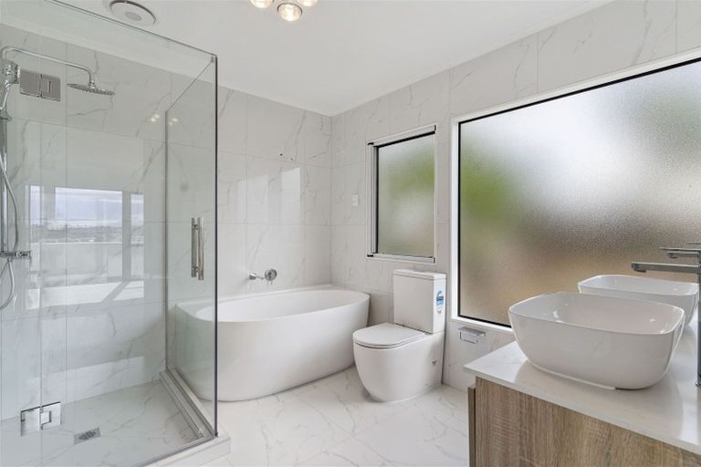 Photo of property in 48 Wiltshire Place, Somerville, Auckland, 2014