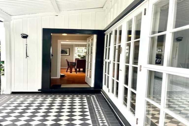 Photo of property in 11 Pendarves Street, New Plymouth, 4310