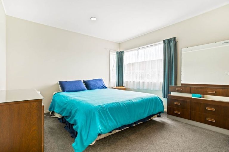 Photo of property in 2/25 Anne Mclean Drive, Bayview, Auckland, 0629