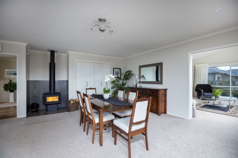 Photo of property in 28 Aderman Place, Hurworth, New Plymouth, 4310