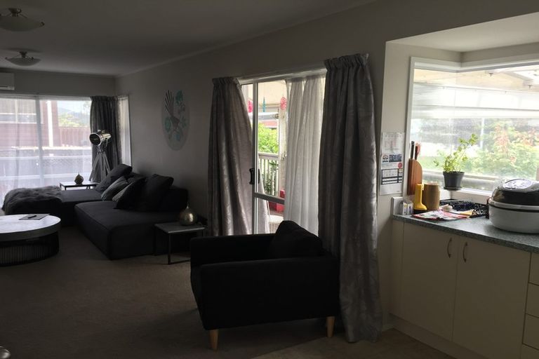 Photo of property in 1/172 Fisher Parade, Farm Cove, Auckland, 2012