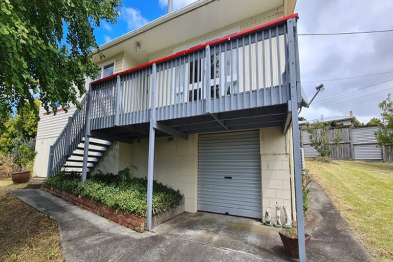 Photo of property in 14 View Street, Maungaturoto, 0520