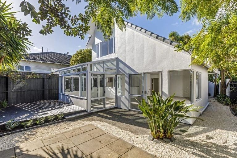 Photo of property in 1/20 Norwood Road, Bayswater, Auckland, 0622