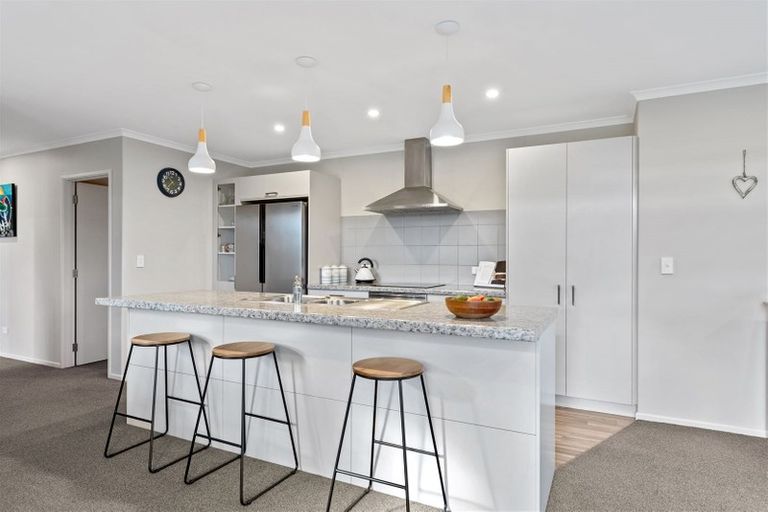 Photo of property in 28 Oakwood Way, Papamoa Beach, Papamoa, 3118