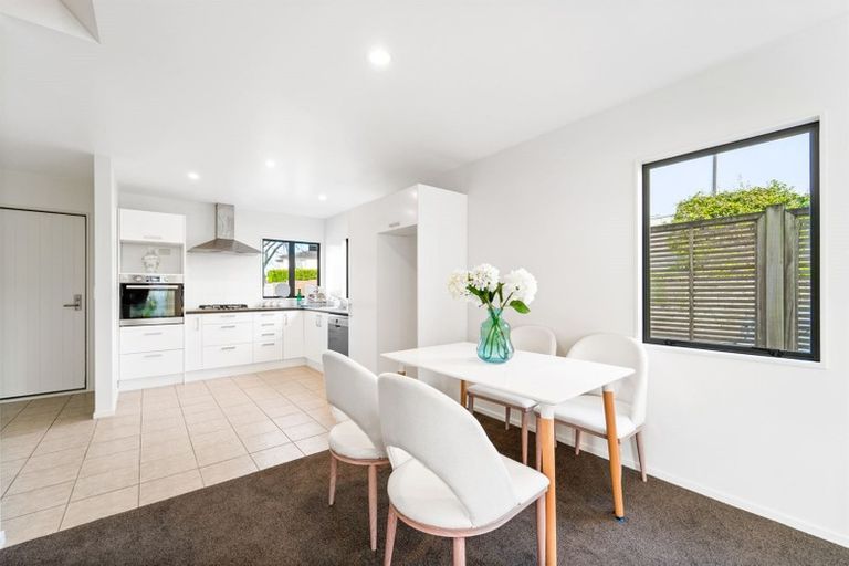 Photo of property in 1/64 Schnapper Rock Road, Schnapper Rock, Auckland, 0632