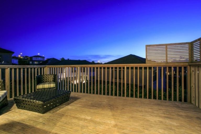 Photo of property in 5 Kilear Close, Pinehill, Auckland, 0632