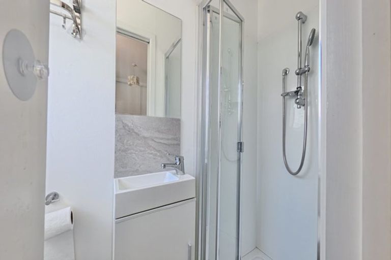 Photo of property in 1/2 Palmer Avenue, Glen Eden, Auckland, 0602