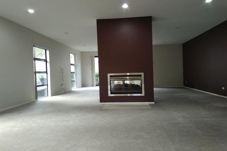Photo of property in 21 Zara Court, Windsor Park, Auckland, 0632
