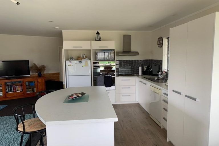 Photo of property in 52 Sarah Street, Waikawa Beach, Levin, 5573