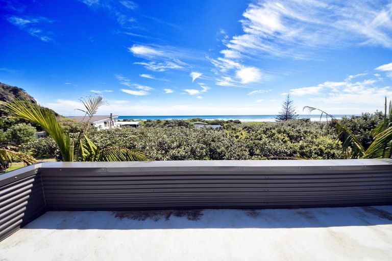 Photo of property in 113 Marine Parade North, Piha, 0772