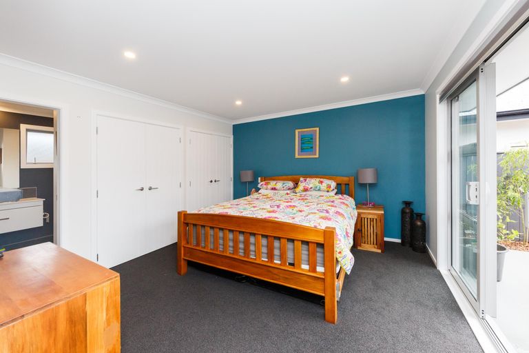 Photo of property in 14 Freedom Drive, Kelvin Grove, Palmerston North, 4414
