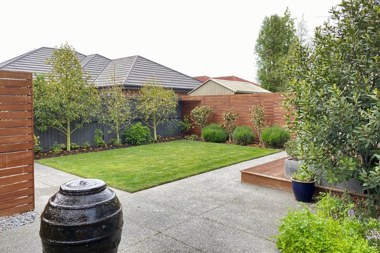 Photo of property in 6 Crombie Green, Northwood, Christchurch, 8051