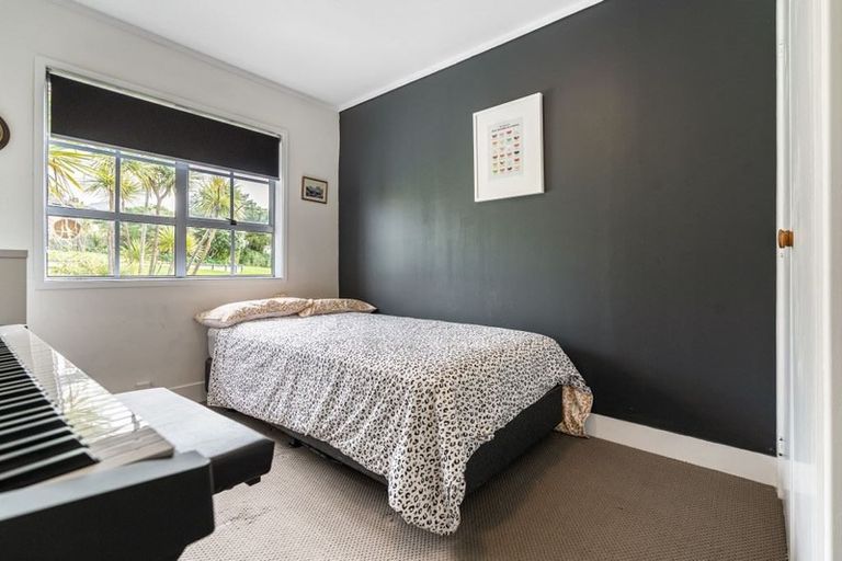 Photo of property in 23 Hanlon Crescent, Narrow Neck, Auckland, 0624