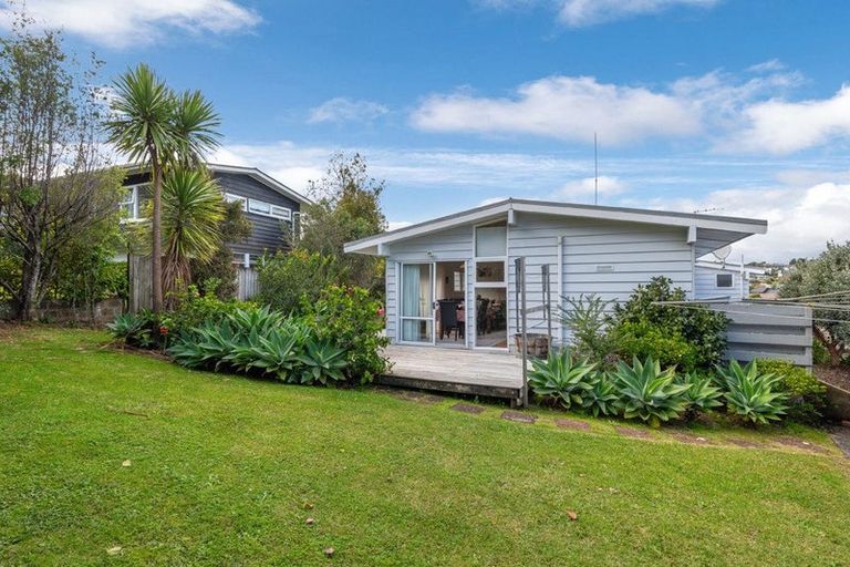 Photo of property in 44 Woodstock Road, Forrest Hill, Auckland, 0620