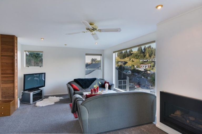 Photo of property in 15b Wye Place, Fernhill, Queenstown, 9300