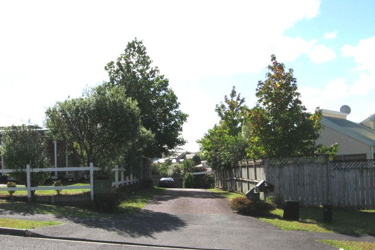 Photo of property in 1/7 Rifleman Rise, Unsworth Heights, Auckland, 0632