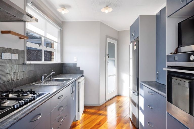 Photo of property in 15 Mount View Place, Spotswood, New Plymouth, 4310