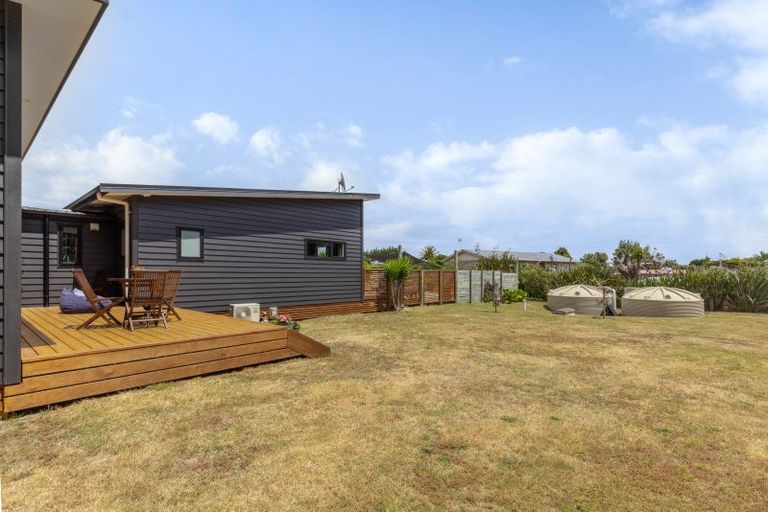 Photo of property in 7 Strathnaver Drive, Waikawa Beach, Manakau, 5573