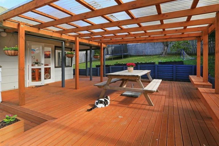 Photo of property in 48 Vintage Drive, Henderson, Auckland, 0612