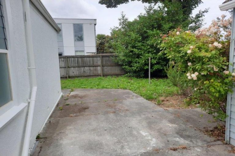 Photo of property in 56 Aikmans Road, Merivale, Christchurch, 8014