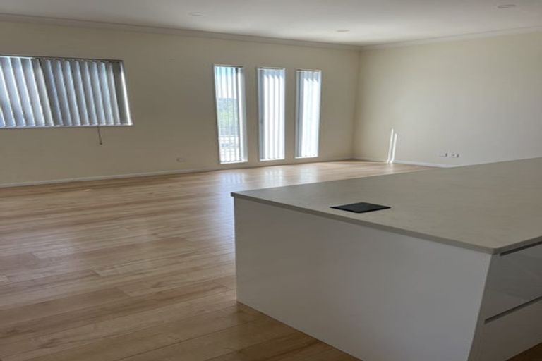 Photo of property in 12 Te Awa Place, Red Beach, 0932