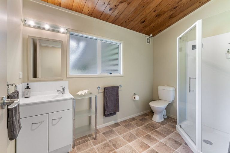 Photo of property in 8 Earle Place, Acacia Bay, Taupo, 3330