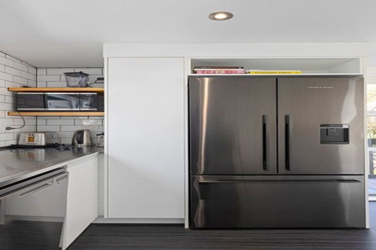 Photo of property in 277 Queens Drive, Lyall Bay, Wellington, 6022