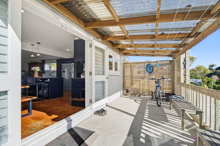 Photo of property in 29 Cedar Terrace, Stanmore Bay, Whangaparaoa, 0932